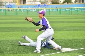 连丢2局！梁靖崑直摇头，孙颖莎耐心给他复盘，王艺迪一旁看热闹